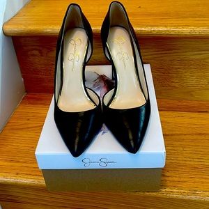 Black Jessica Simpson heels. Size 8.5. 4” heels.